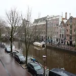 Redlight Canalview Centre Apartment *