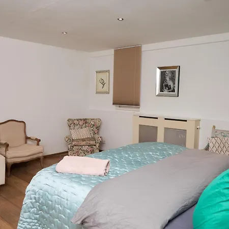 Redlight Canalview Centre Apartment