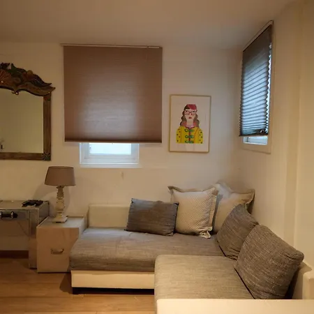 Redlight Canalview Centre *