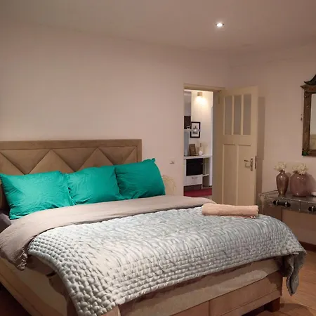 Redlight Canalview Centre *