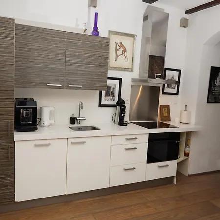 Redlight Canalview Centre *