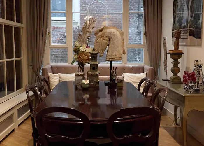 Redlight Canalview Centre *