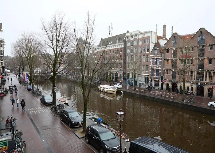 Redlight Canalview Centre Апартаменты *