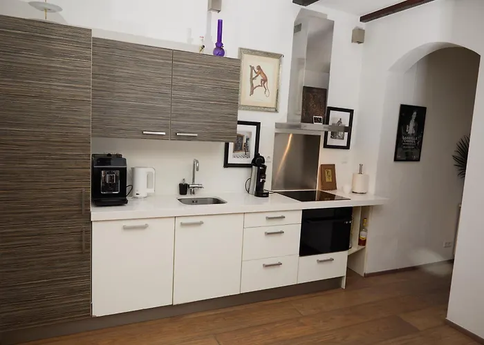 Redlight Canalview Centre *